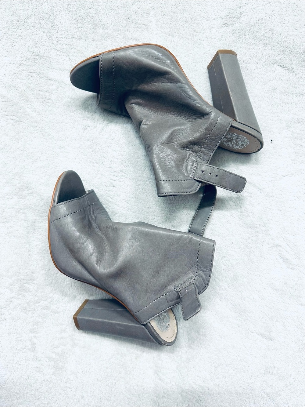 Vince Camuto Size 5.5 (35.5)Soft Leather Peep-Toe Bootie Heels Excellent